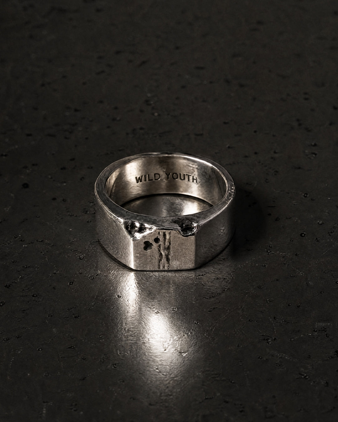 HAMMERED RING