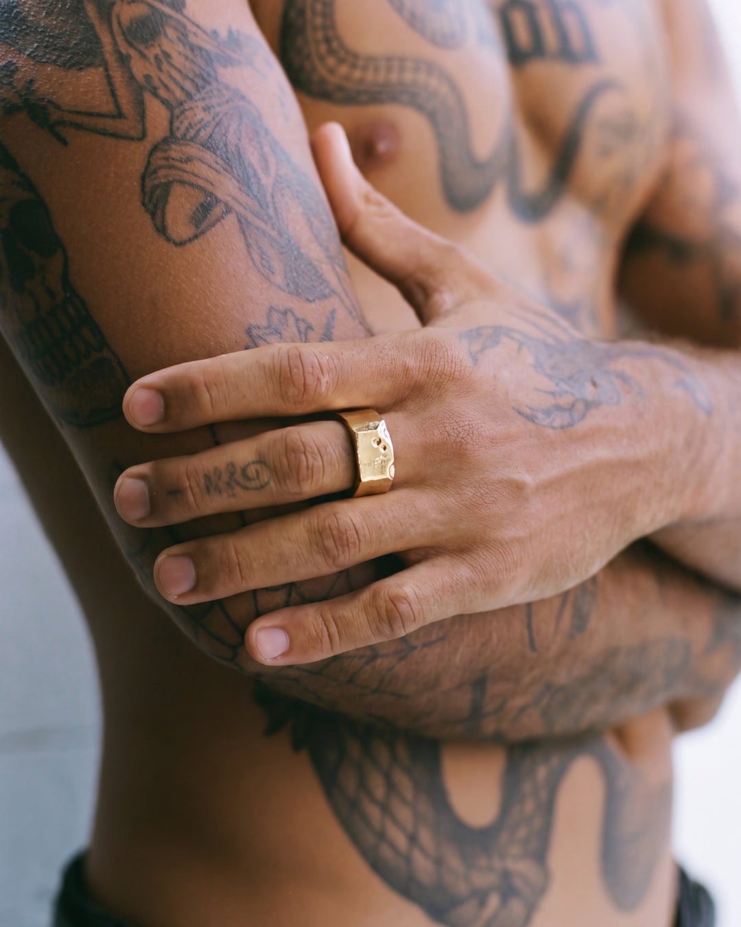 HAMMERED RING