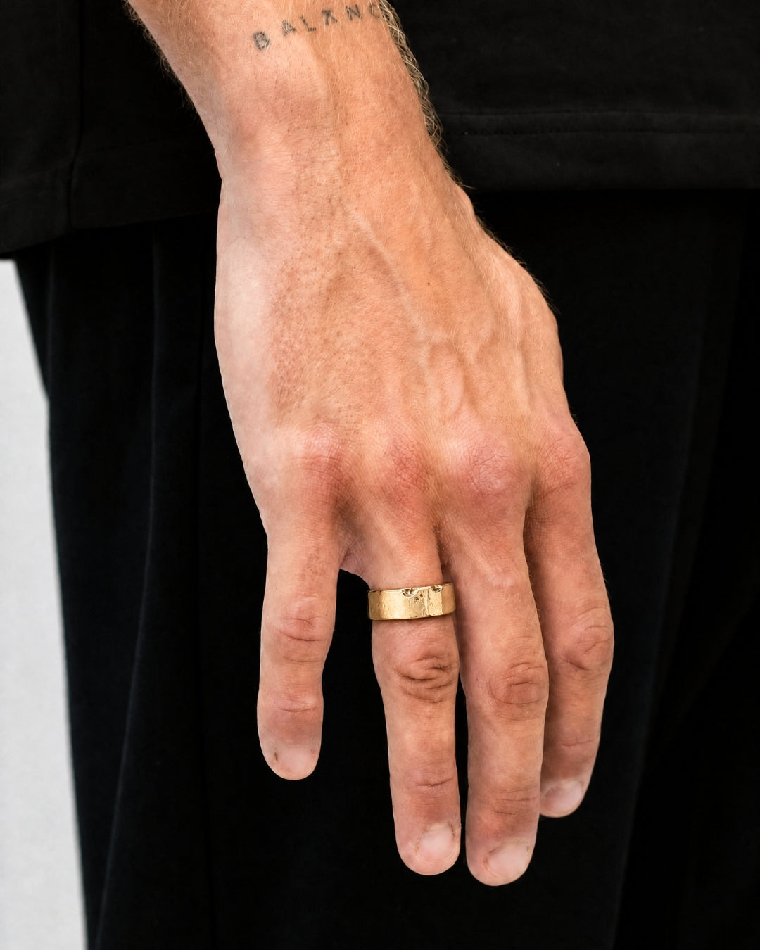 HAMMERED RING