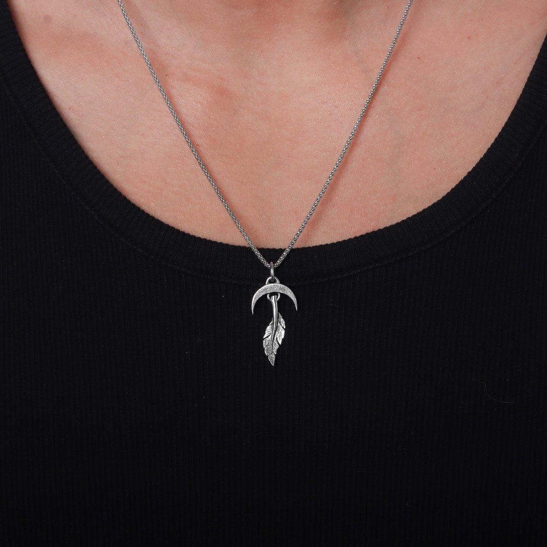 Feather silver pendant detail - 925 sterling silver chain handcrafted Portugal | Wild Youth