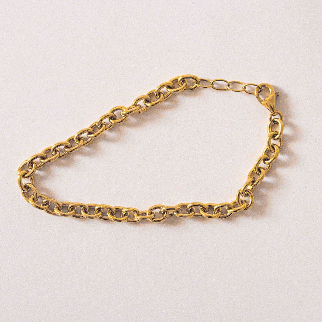 Flash 19k gold bracelet lifestyle - minimalist gold jewellery Portugal | Wild Youth