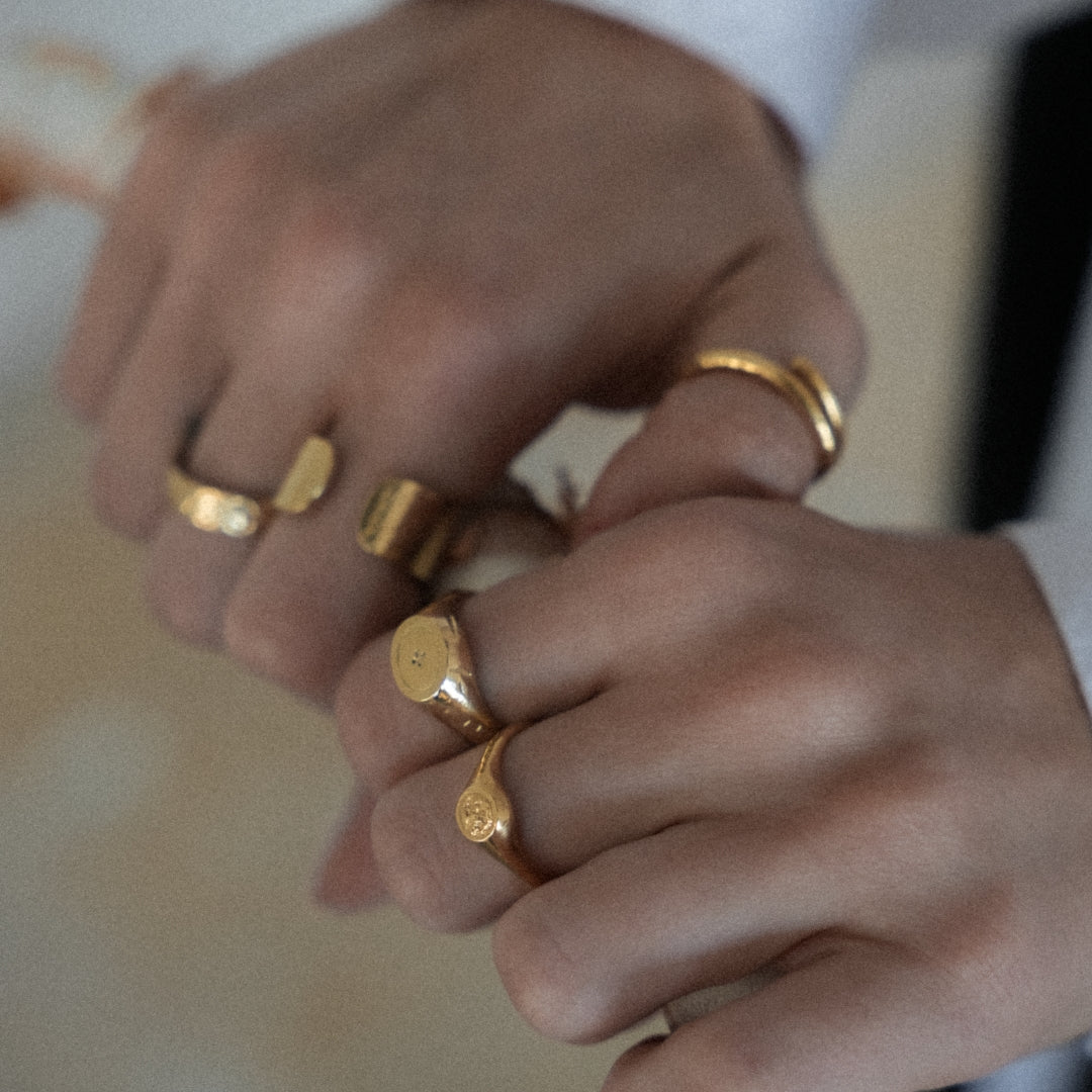 Positivity 19k gold ring flat lay - ring stacking Wild Youth Portugal | Wild Youth