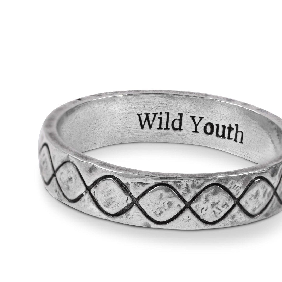 Sine silver wave ring detail - hammered finish handcrafted Portugal Wild Youth | Wild Youth