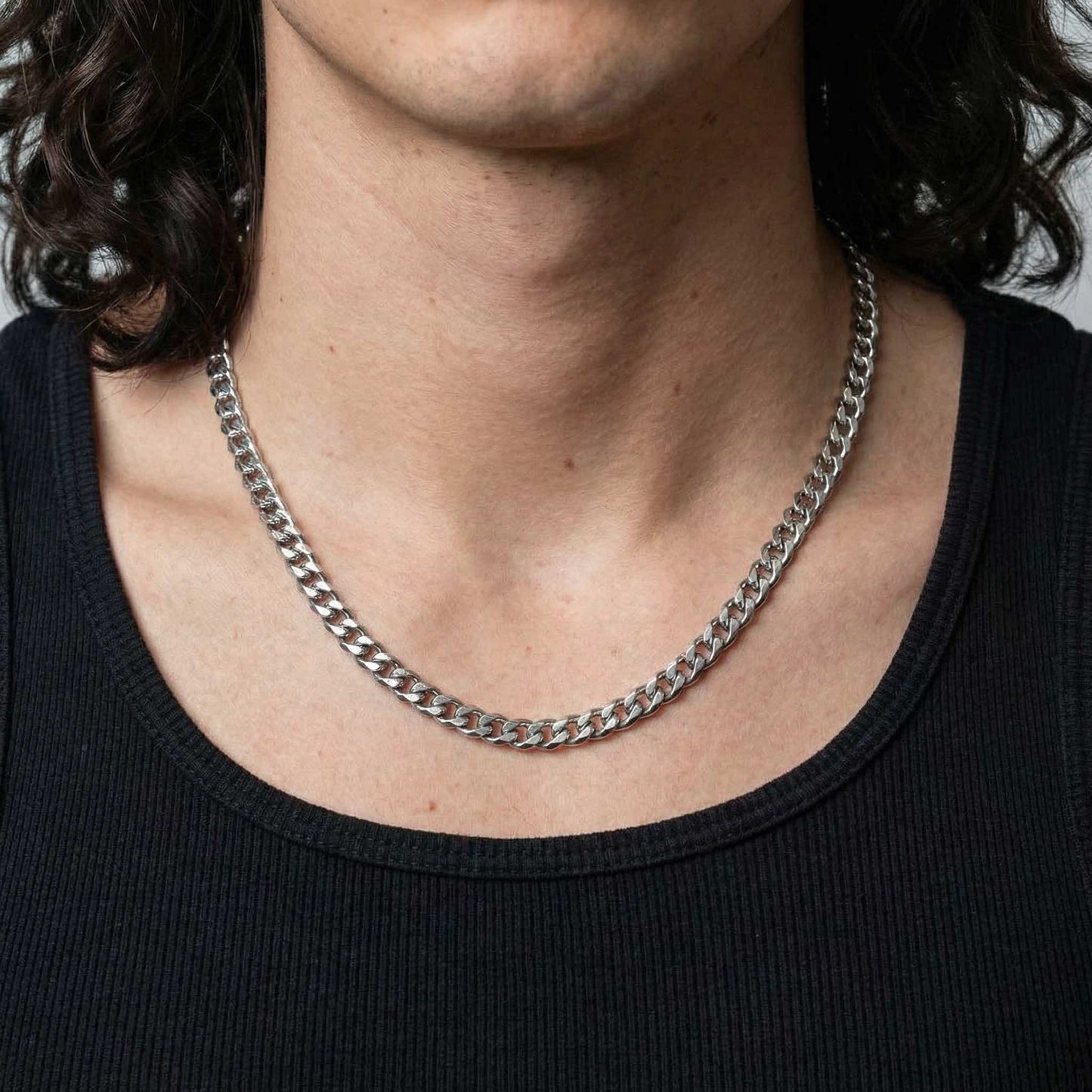Bravery silver necklace worn close-up - 925 sterling silver Cuban chain men women | Wild Youth