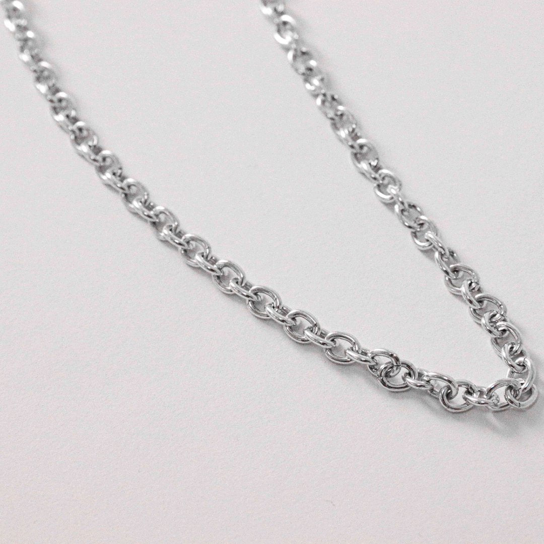 Flash 925 sterling silver necklace lifestyle - minimalist jewellery Portugal | Wild Youth