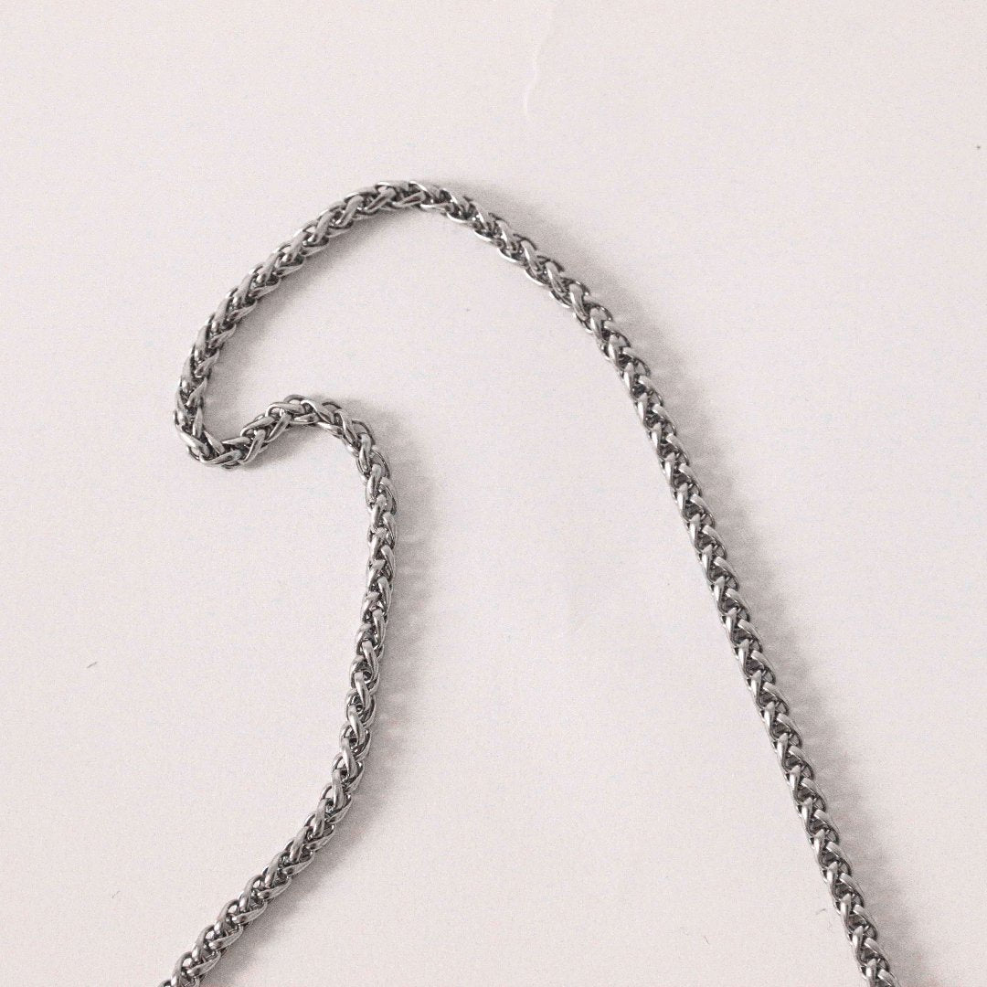 Purpose silver necklace detail - crossed chain handcrafted Portugal Wild Youth | Wild Youth