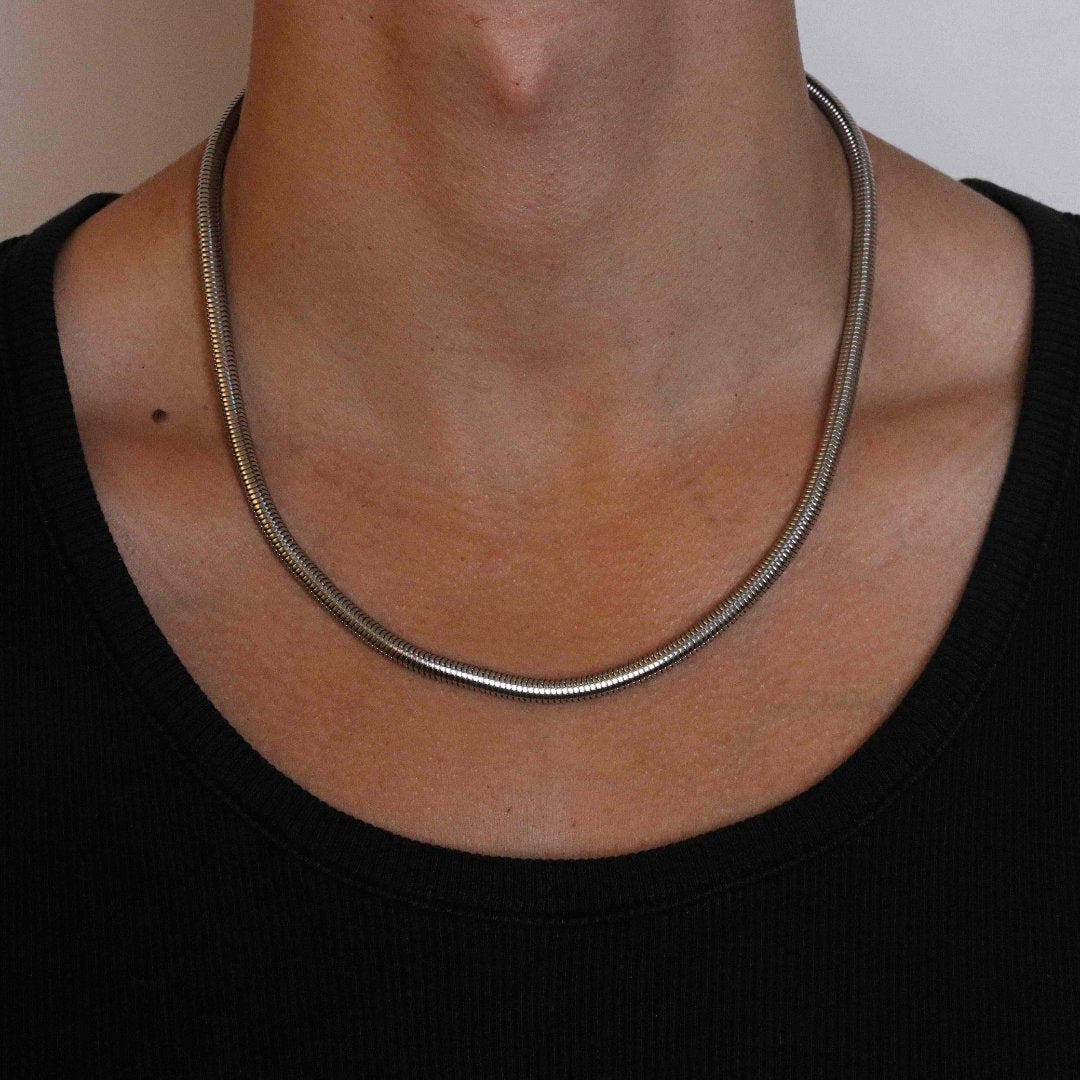 Unity sterling silver necklace flat lay - everyday jewellery Wild Youth Portugal | Wild Youth